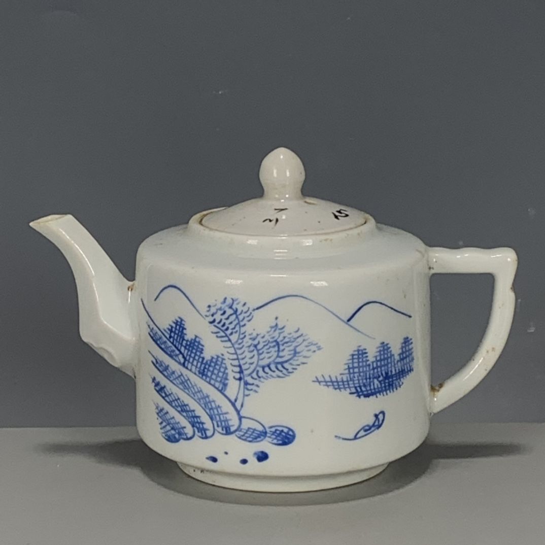 Vintage Collectible Pottery - إبريق شاي من البورسلين الأزرق والأبيض
