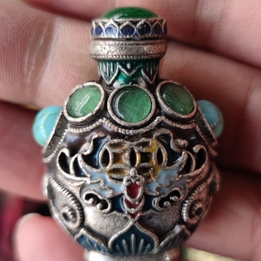 زجاجة نشوق برونزية عتيقة بتصمي - مراجعة Vintage Collectible Bottles وسعره