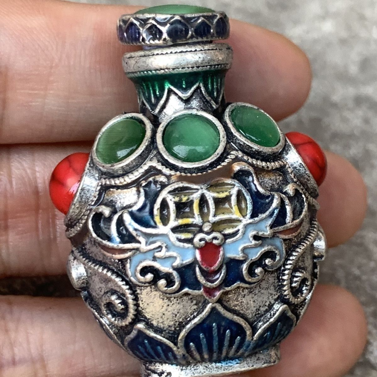 زجاجة نشوق برونزية عتيقة بتصمي - مراجعة Vintage Collectible Bottles وسعره