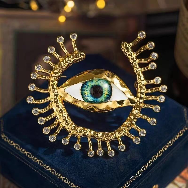 شارات عين الشيطان الزرقاء العت - مراجعة Vintage Collectible Pins وسعره